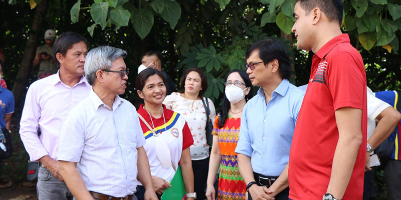 SILG Abalos, together with Gov. Dakila Cua of Quirino Province, interact with the Officials from the DILG Regional Office 02 led by Regional Director, Jonathan Paul M. Leusen, Jr., during the on-site inspection of the DILG Quirino Provincial Office building