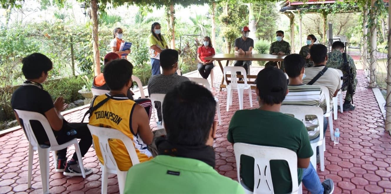 Quirino Governor Dakila Carlo E. Cua spearheads the awarding of assistance.